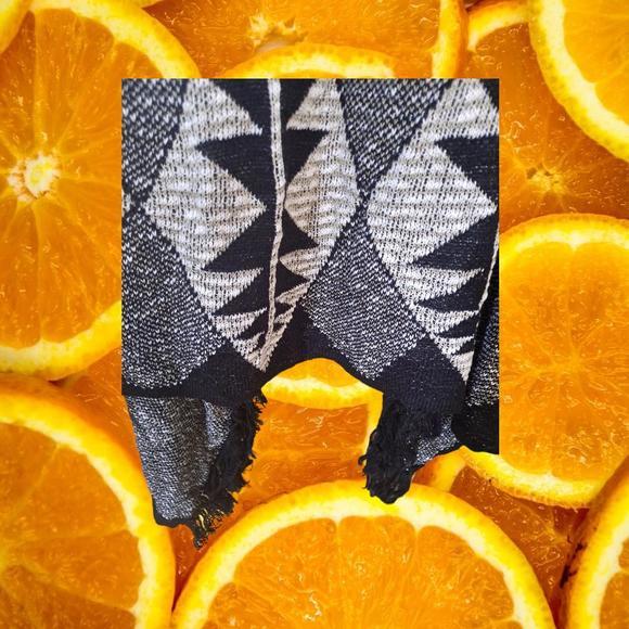 Closet Space Sweater‎ Vest Maroon, Black and White Size Large - Picture 4 of 4